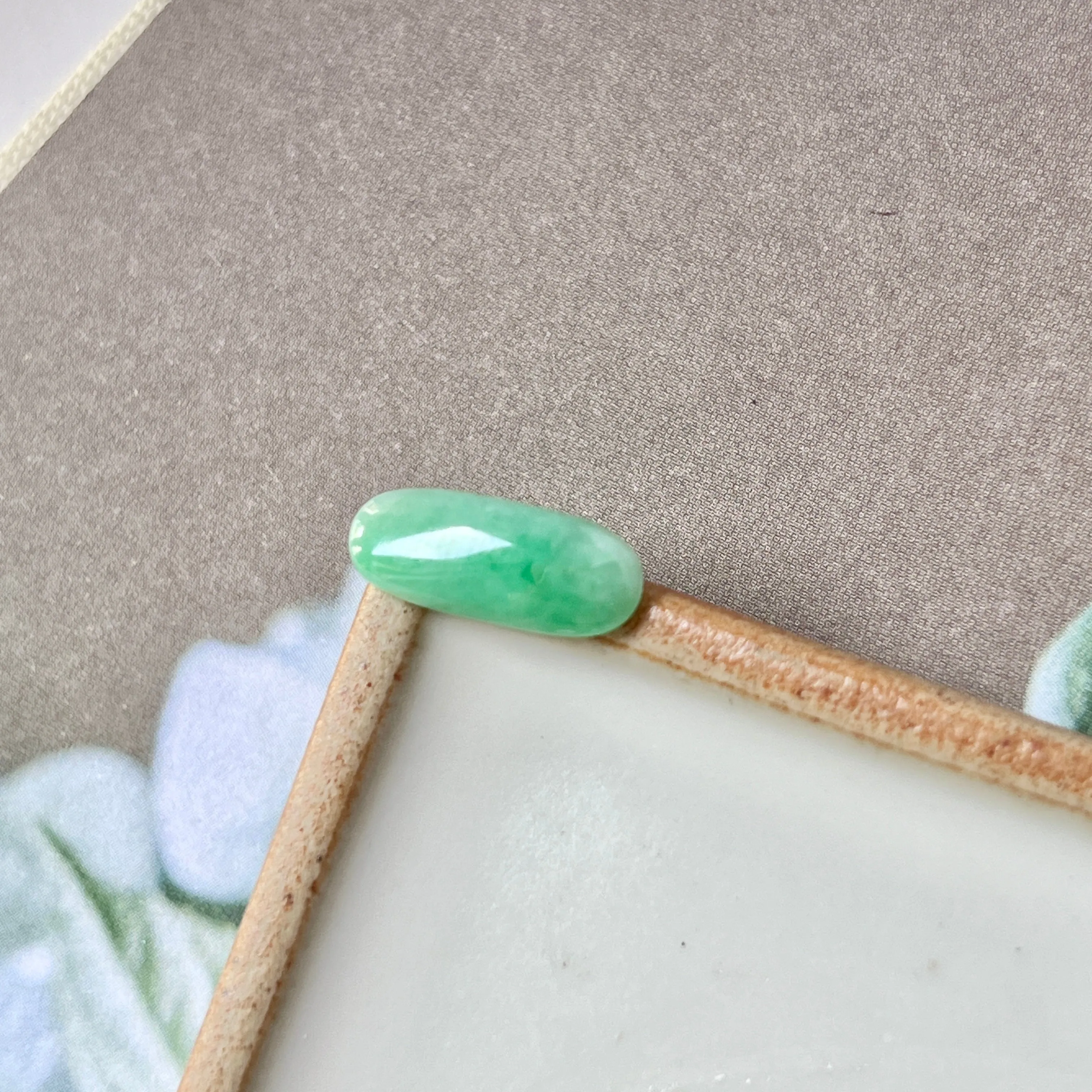 2.3 cts A-Grade Natural Apple Green Jadeite Saddle Piece No.130426