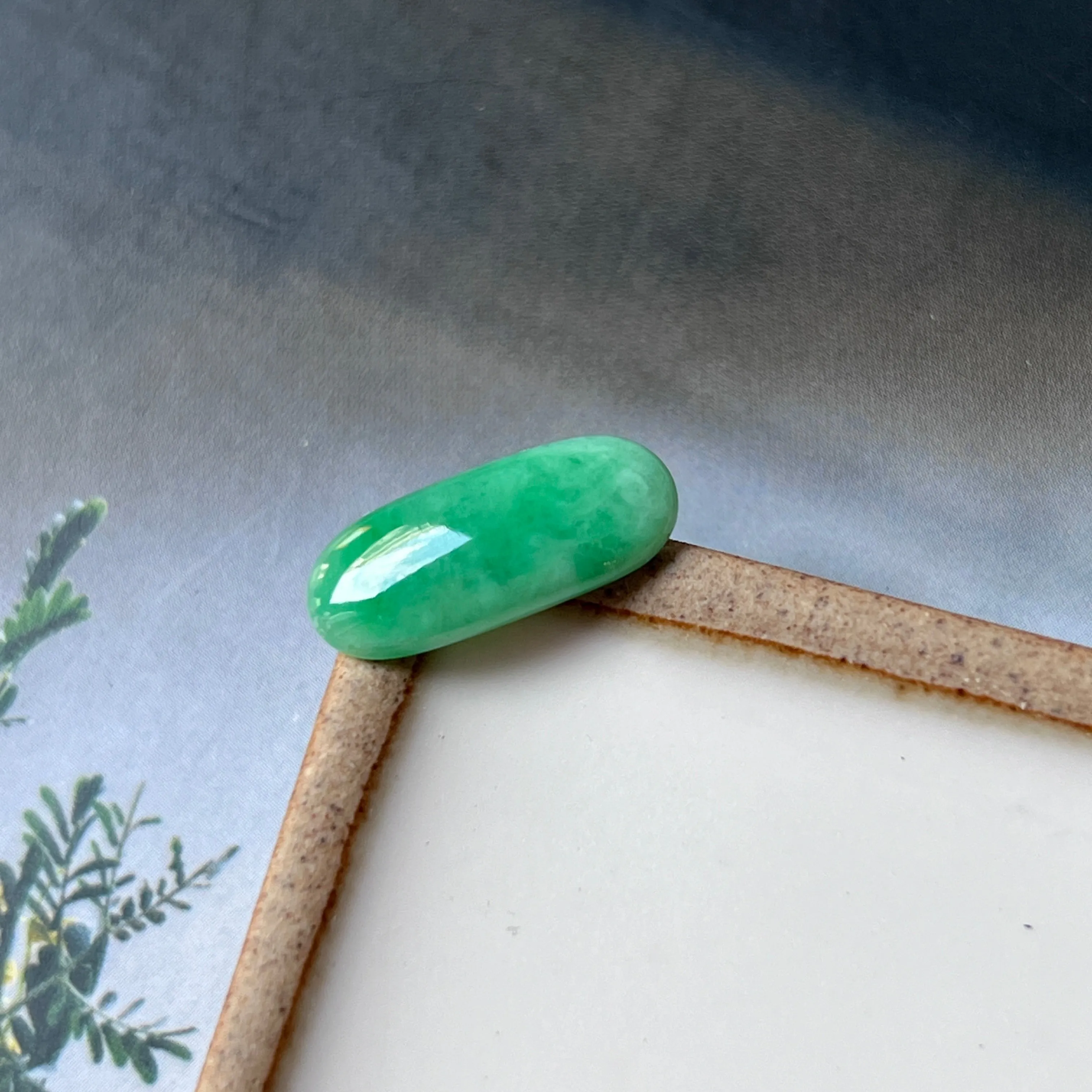 Natural A-Grade Apple Green Jadeite Saddle Piece, 3.15 cts, Item No.130424