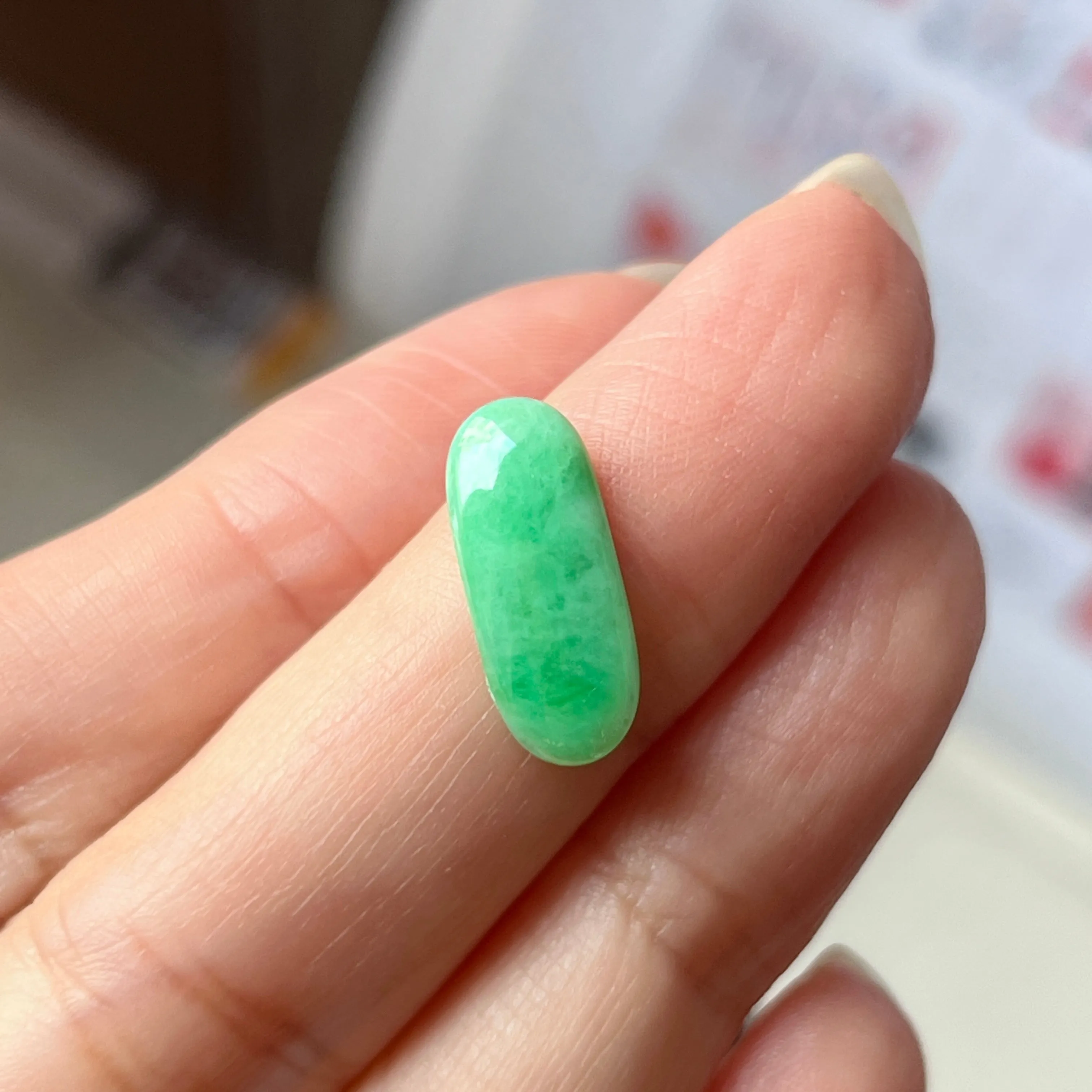 Natural A-Grade Apple Green Jadeite Saddle Piece, 3.15 cts, Item No.130424