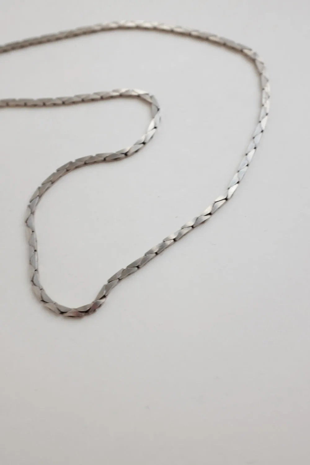 CLASSY STERLING SILVER 925 VINTAGE NECKLACE