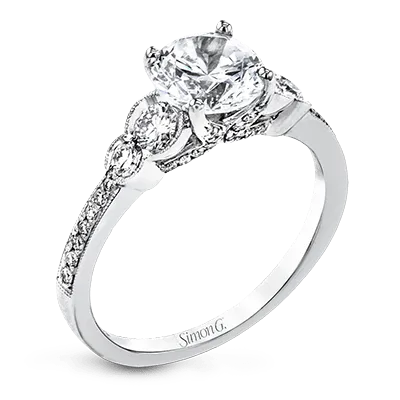 Engagement Ring in 18k Gold with Diamonds