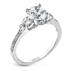 Engagement Ring in 18k Gold with Diamonds