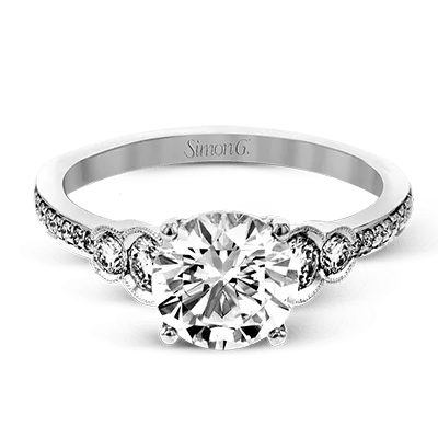 Engagement Ring in 18k Gold with Diamonds