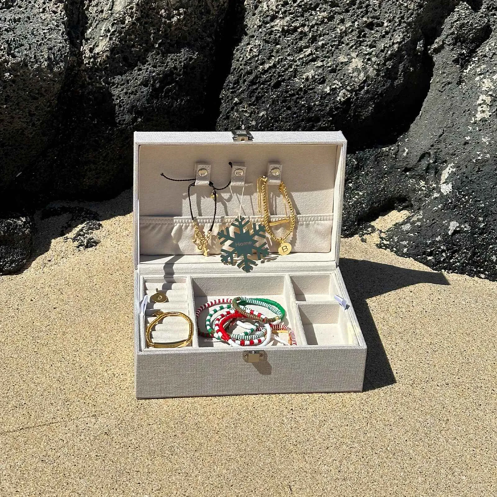 Elegant Linen and Leather Jewelry Box - Perfect for Organized Storage and Timeless Style