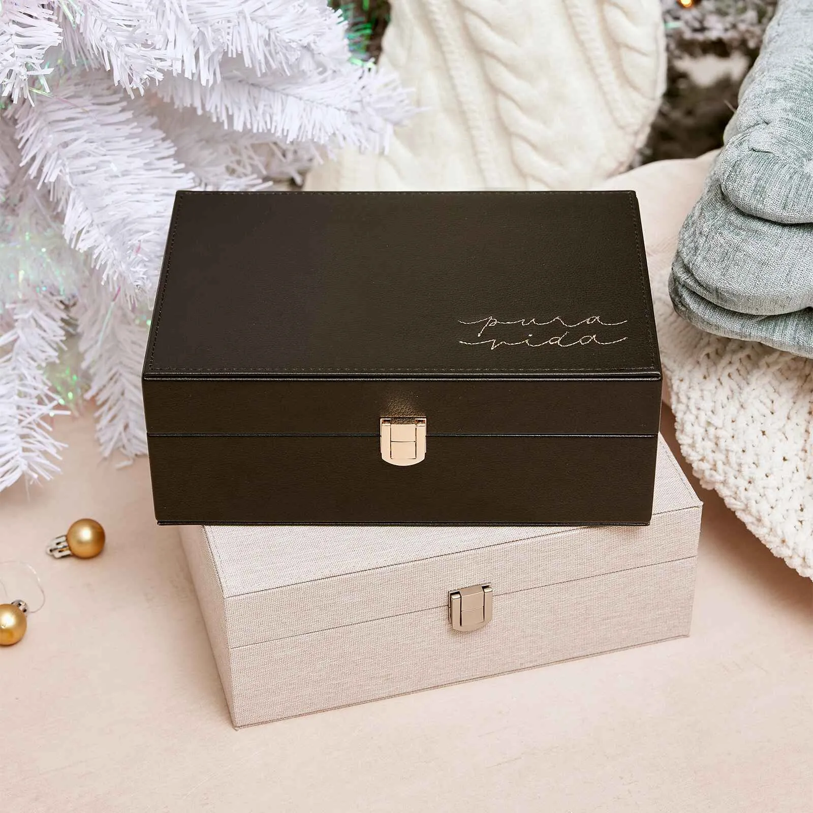 Elegant Linen and Leather Jewelry Box - Perfect for Organized Storage and Timeless Style