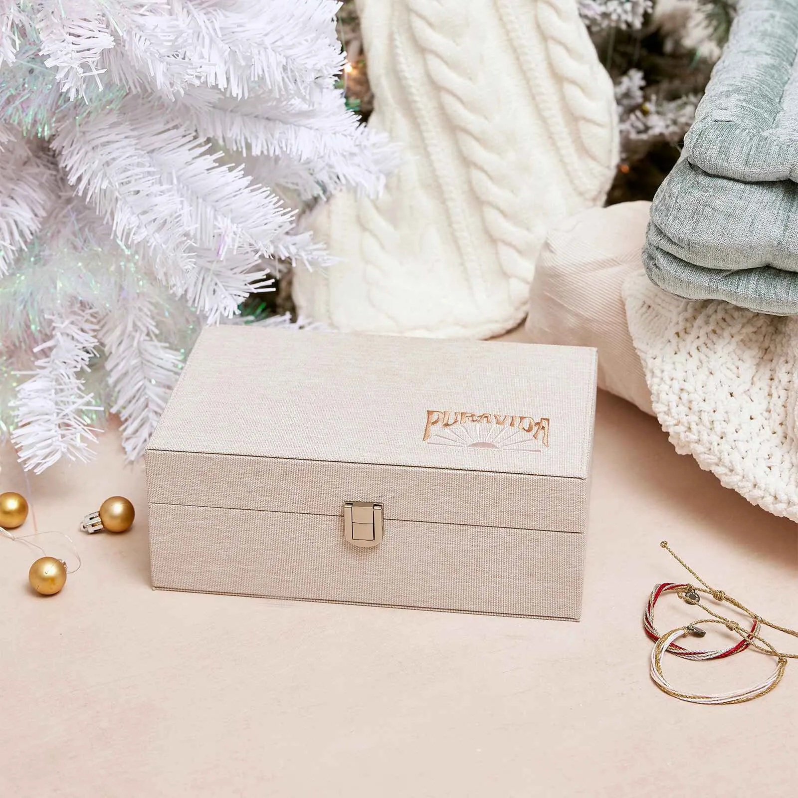 Elegant Linen and Leather Jewelry Box - Perfect for Organized Storage and Timeless Style