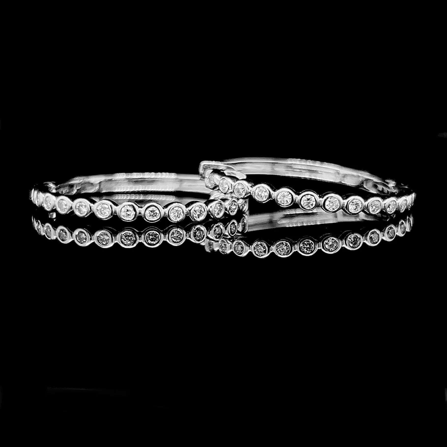 #LVNA2024 | Bezel Setting Hoop Diamond Earrings 18kt