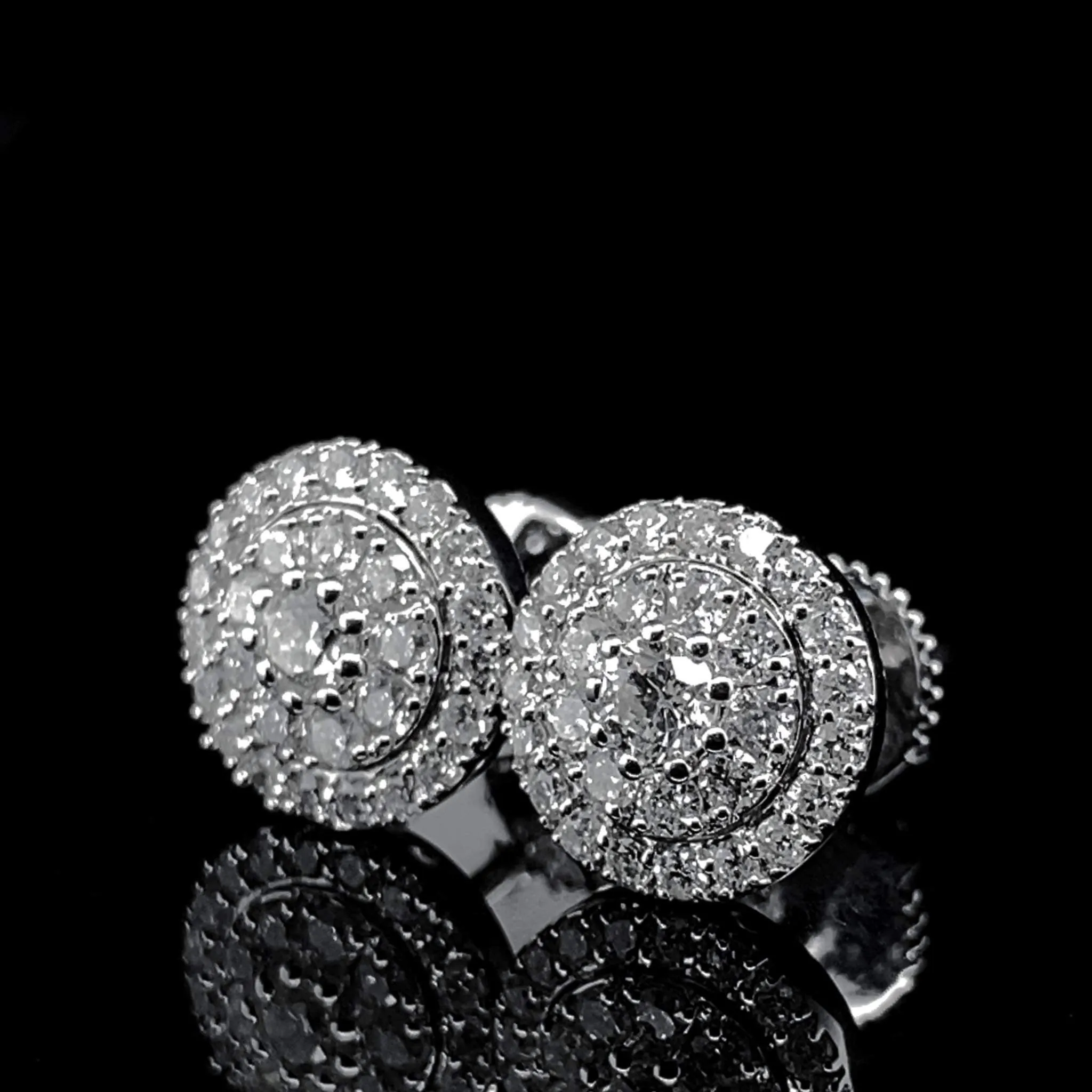 #LVNA2024 | Classic Round Lovebright Halo Diamond Earrings 14kt