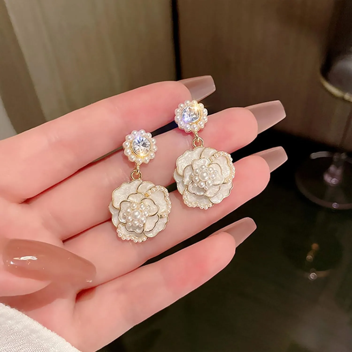 Pearl Flower Earrings for Women Tulip Earrings Elegant Statement Jewelry Trendy Spring Floral Dangle Accessories Lightweight Comfortable Gift