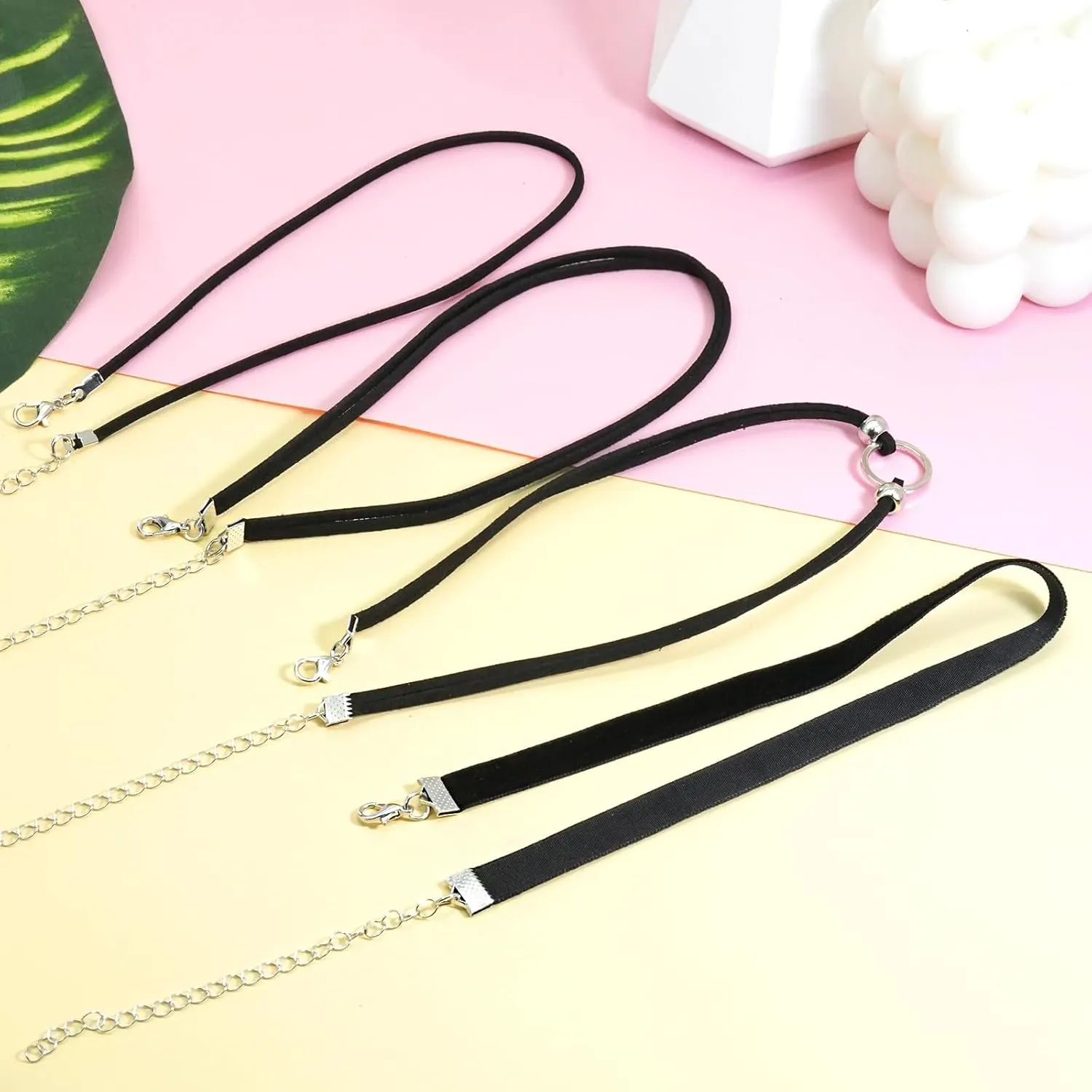 Ronglry 3pcs Black Choker Necklace for Women Black Velvet Choker Set Layered Black Choker Necklaces Classic Chokers for Women Adjustable Gothic Lace Black Collar Necklace for Party Cosplay Christmas Birthday Jewelry Gifts